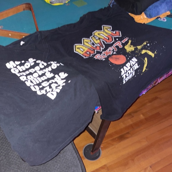 Two brand new shirts - Picture 3 of 3